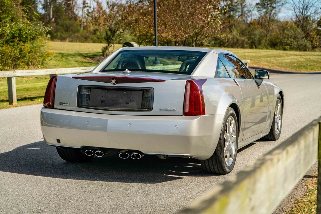 2005 Cadillac XLR - Image 29 of 31