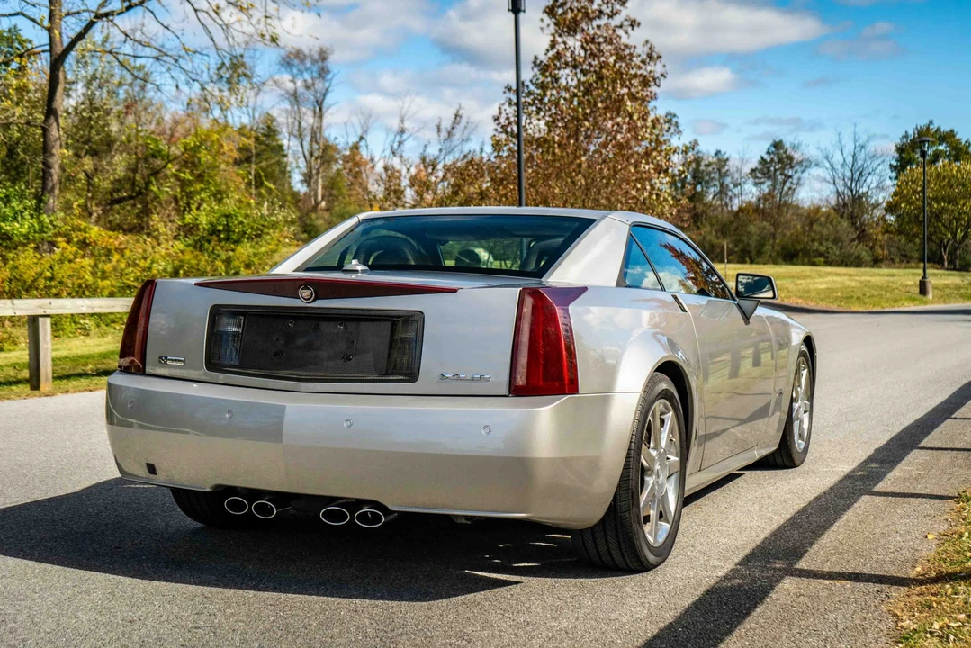 2005 Cadillac XLR - Image 30 of 31