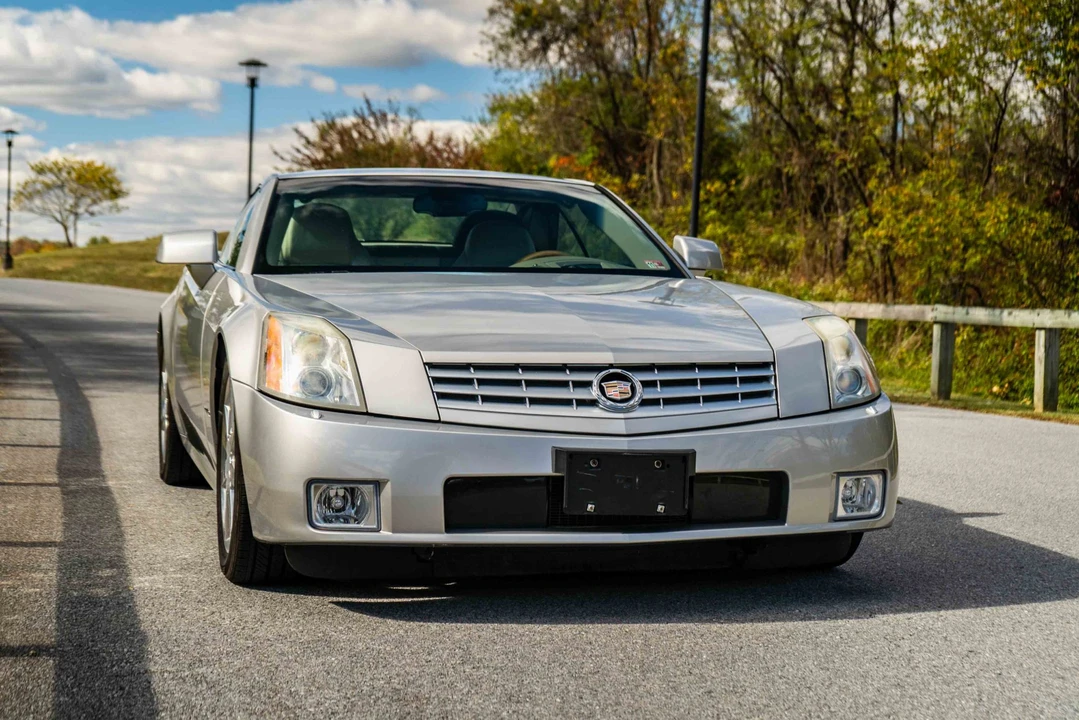2005 Cadillac XLR - Image 2 of 31