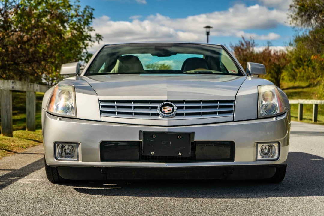 2005 Cadillac XLR - Image 4 of 31