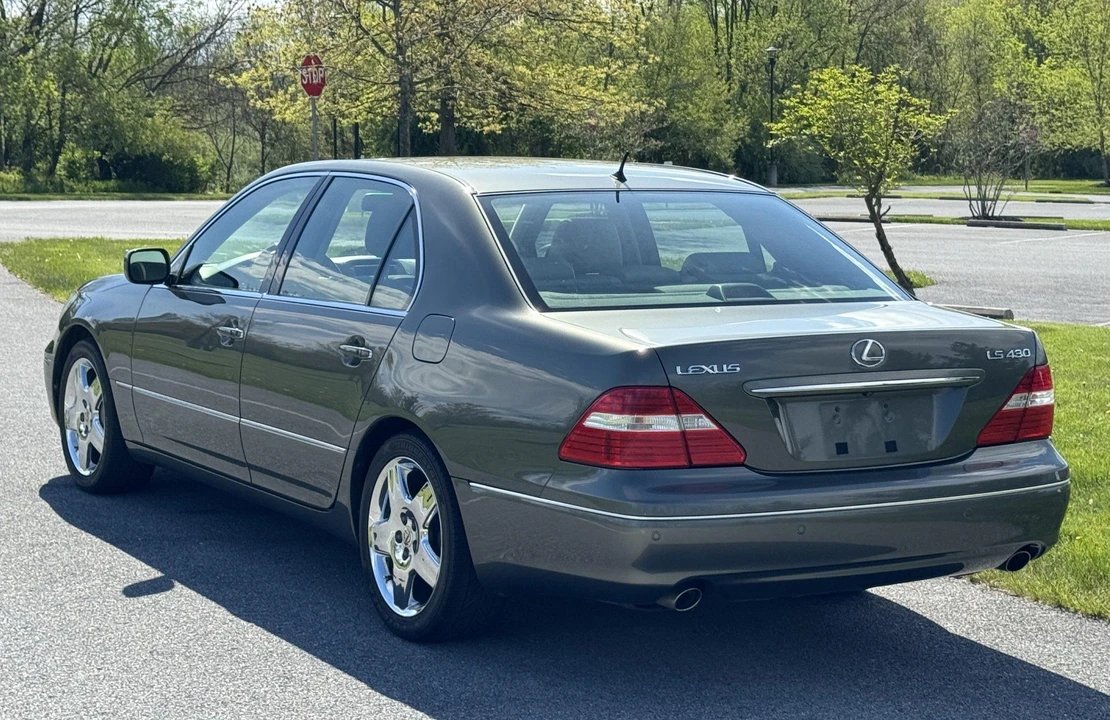 2005 Lexus LS 3rd Gen - Image 28 of 31
