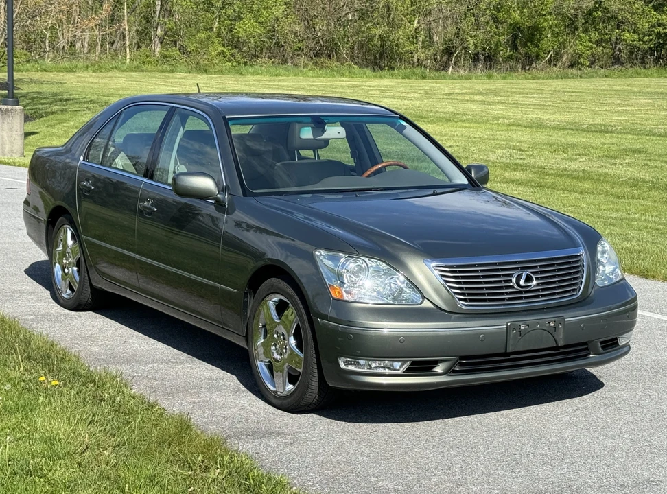 2005 Lexus LS 3rd Gen - Image 10 of 31