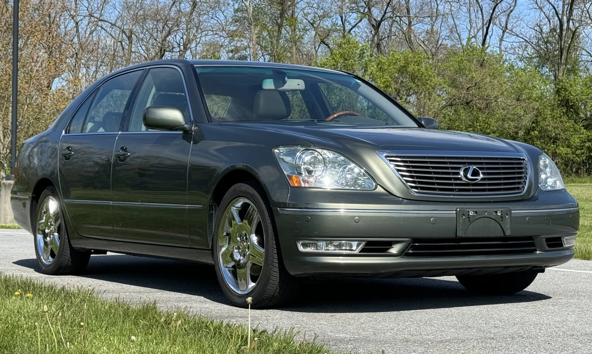 2005 Lexus LS 3rd Gen - Image 11 of 31