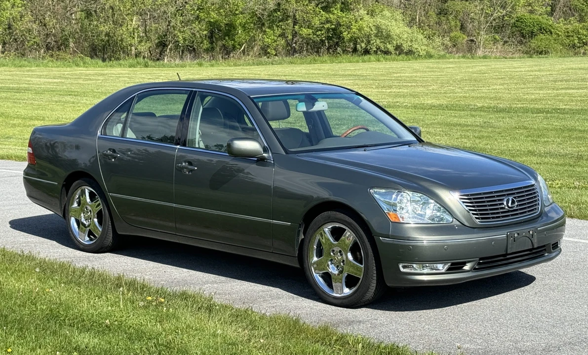 2005 Lexus LS 3rd Gen - Image 12 of 31