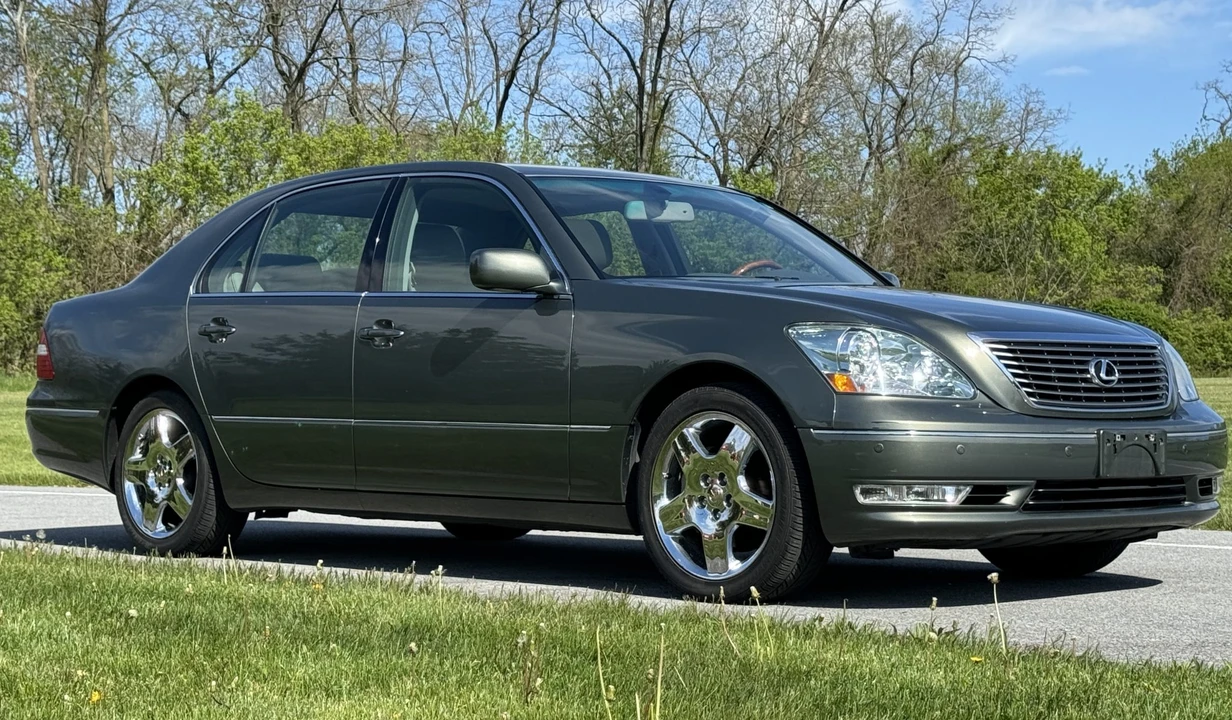 2005 Lexus LS 3rd Gen - Image 13 of 31