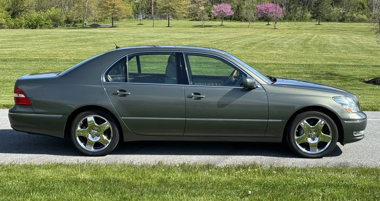 2005 Lexus LS 3rd Gen - Image 14 of 31