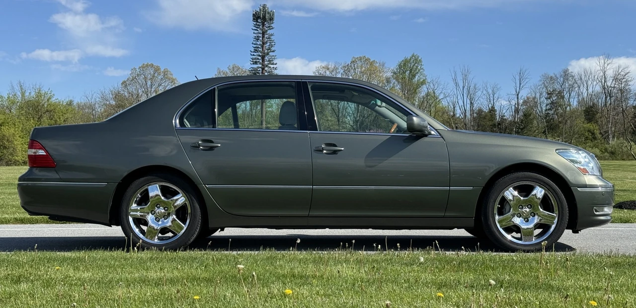 2005 Lexus LS 3rd Gen - Image 15 of 31