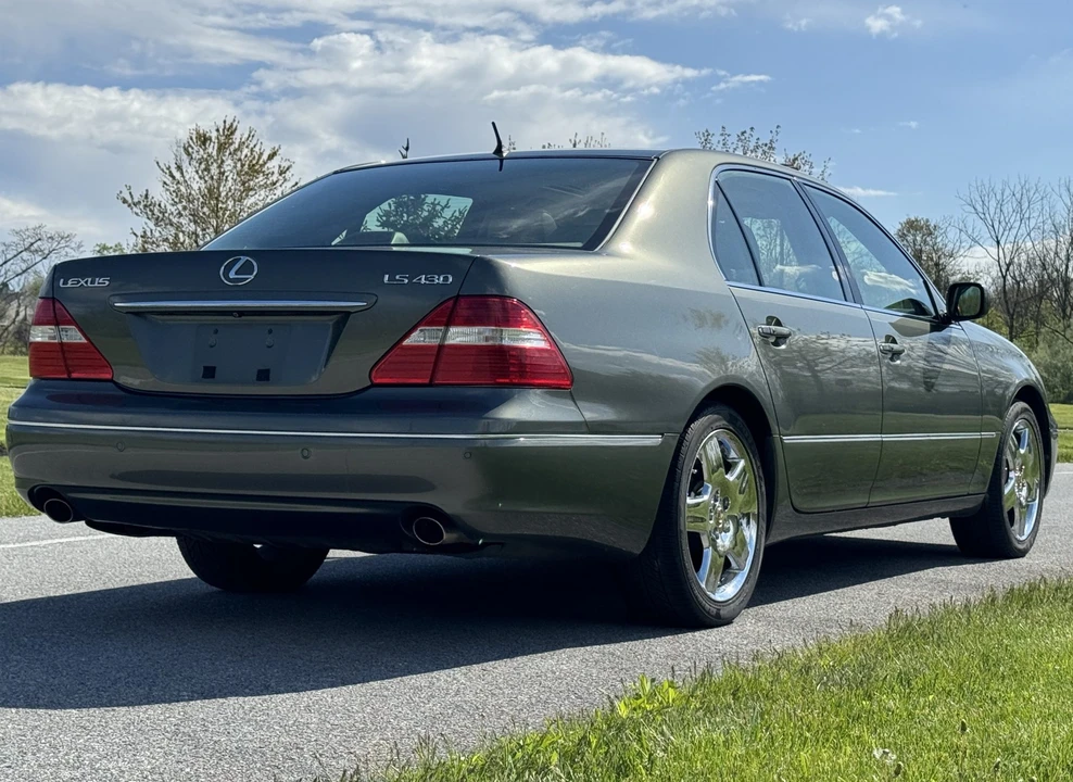 2005 Lexus LS 3rd Gen - Image 20 of 31