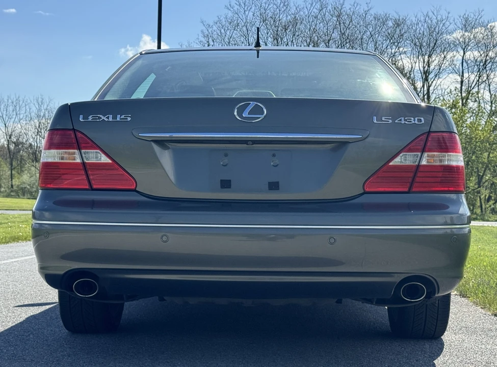 2005 Lexus LS 3rd Gen - Image 23 of 31