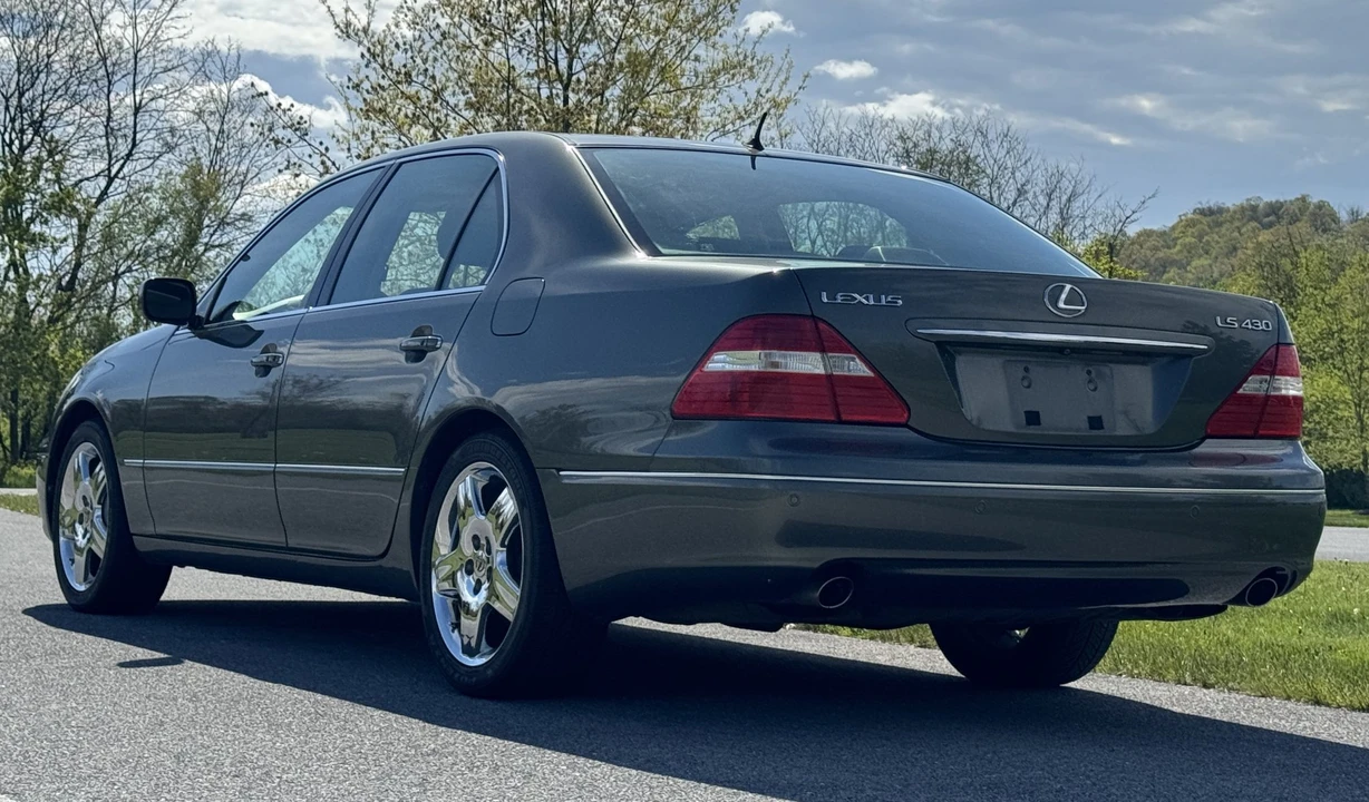 2005 Lexus LS 3rd Gen - Image 29 of 31