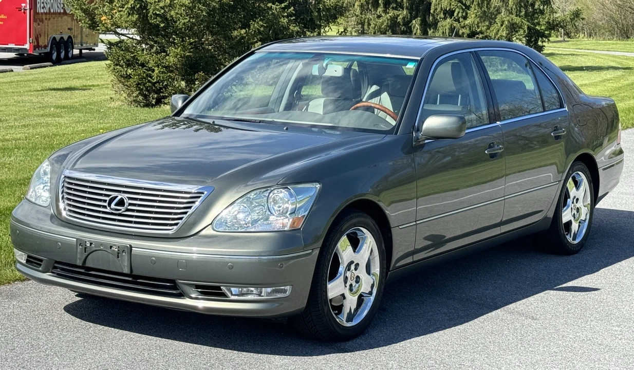 2005 Lexus LS 3rd Gen - Image 4 of 31