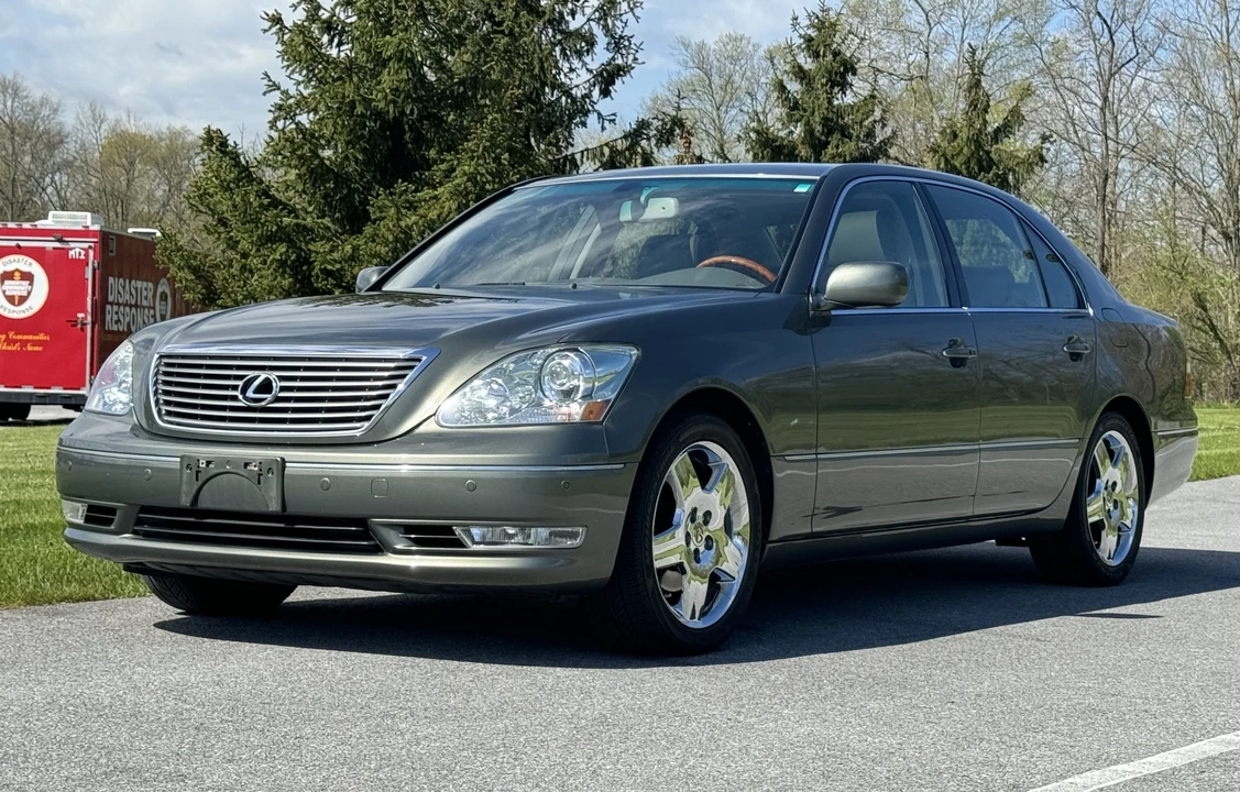 2005 Lexus LS 3rd Gen - Image 2 of 31