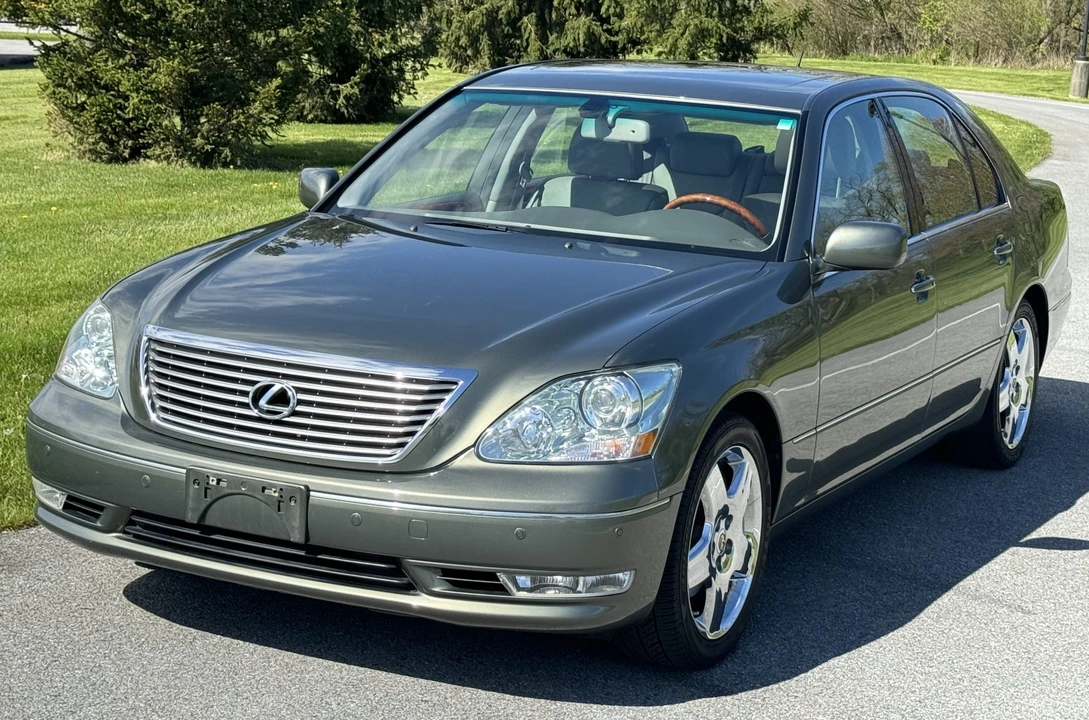 2005 Lexus LS 3rd Gen - Image 5 of 31