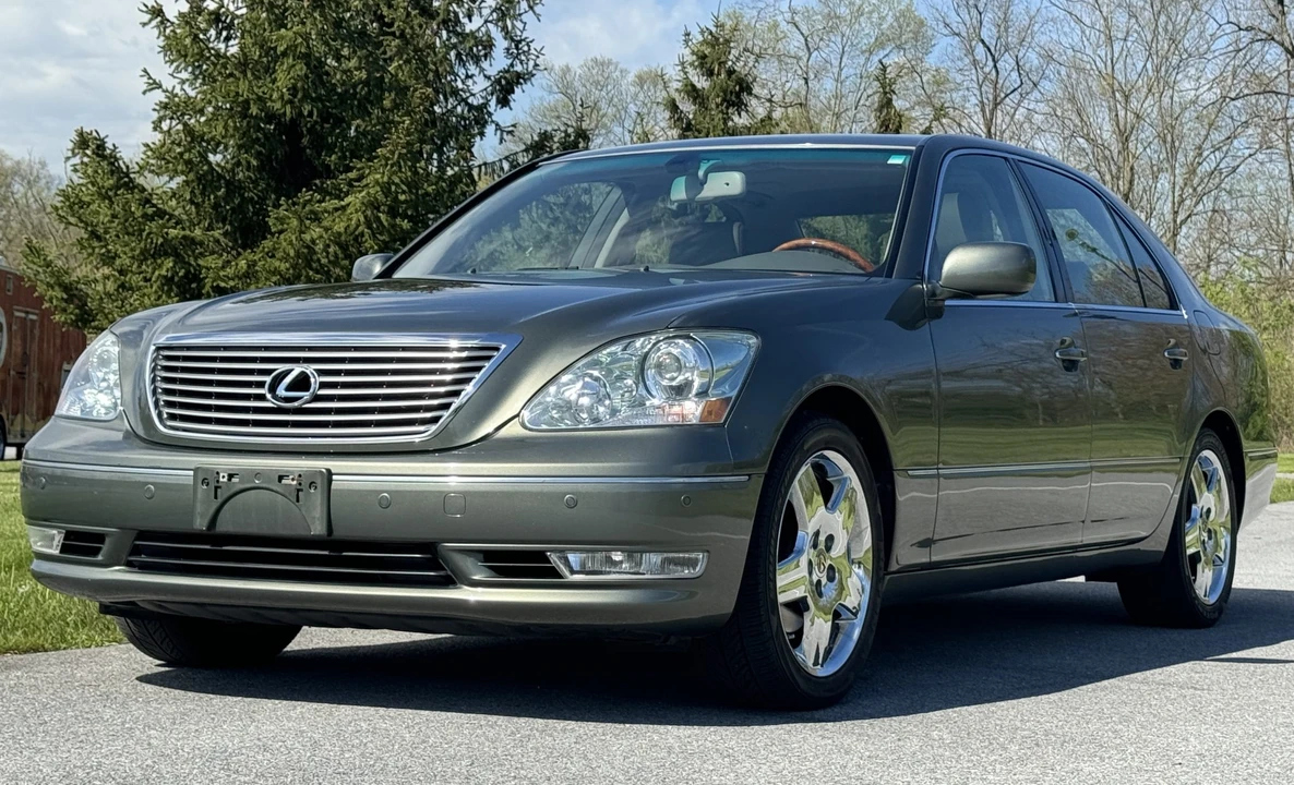 2005 Lexus LS 3rd Gen - Image 3 of 31