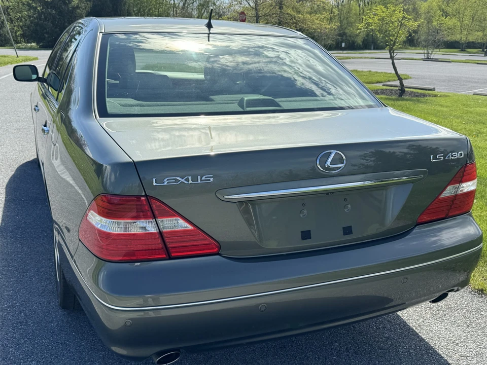 2005 Lexus LS 3rd Gen - Image 27 of 31