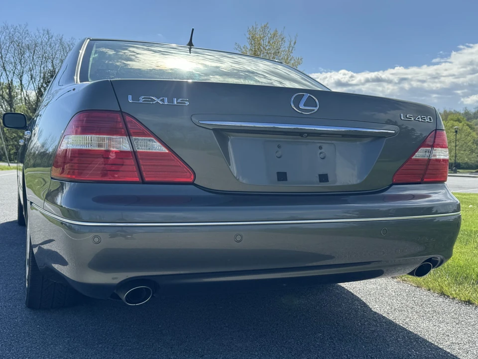 2005 Lexus LS 3rd Gen - Image 26 of 31