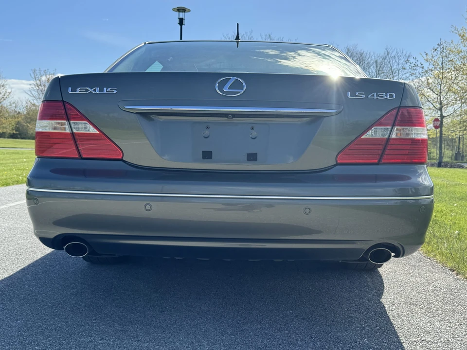 2005 Lexus LS 3rd Gen - Image 22 of 31