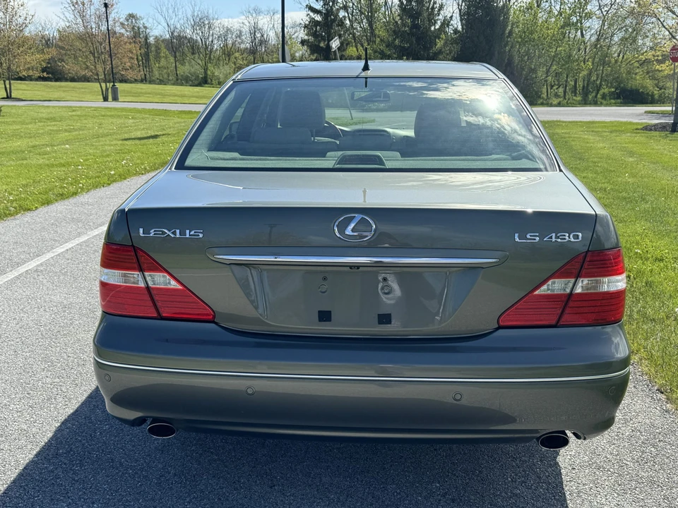 2005 Lexus LS 3rd Gen - Image 24 of 31