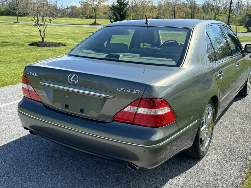 2005 Lexus LS 3rd Gen - Image 19 of 31
