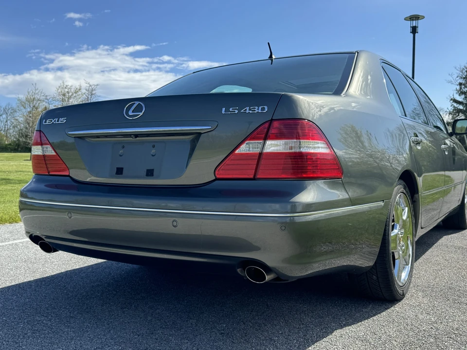 2005 Lexus LS 3rd Gen - Image 21 of 31