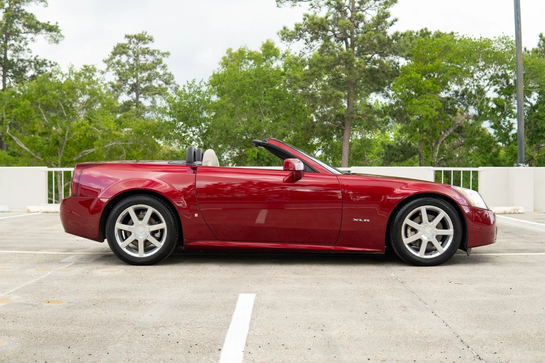 2006 Cadillac XLR - Image 28 of 31