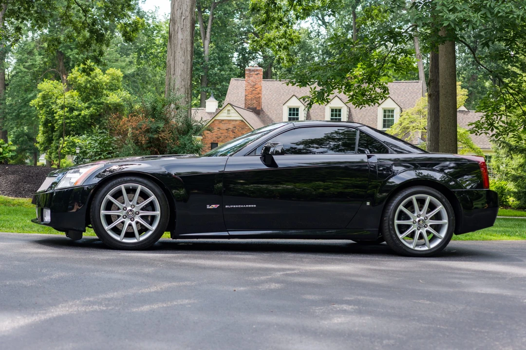 2006 Cadillac XLR-V - Image 15 of 31