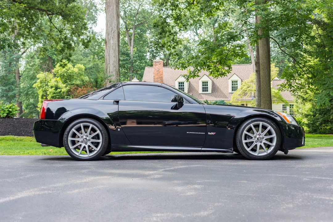 2006 Cadillac XLR-V - Image 11 of 31