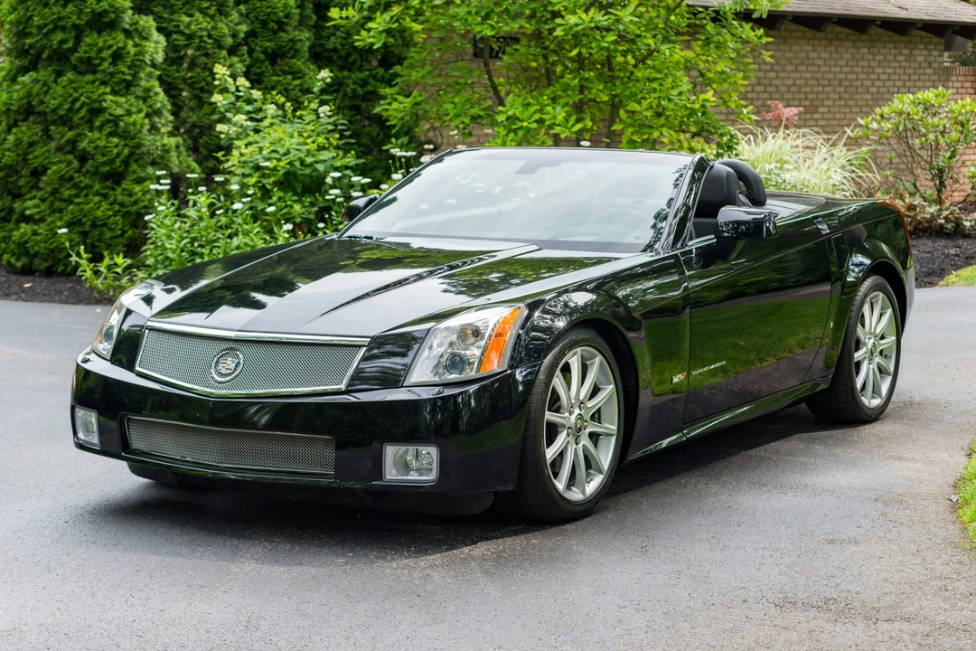 2006 Cadillac XLR-V - Image 2 of 31