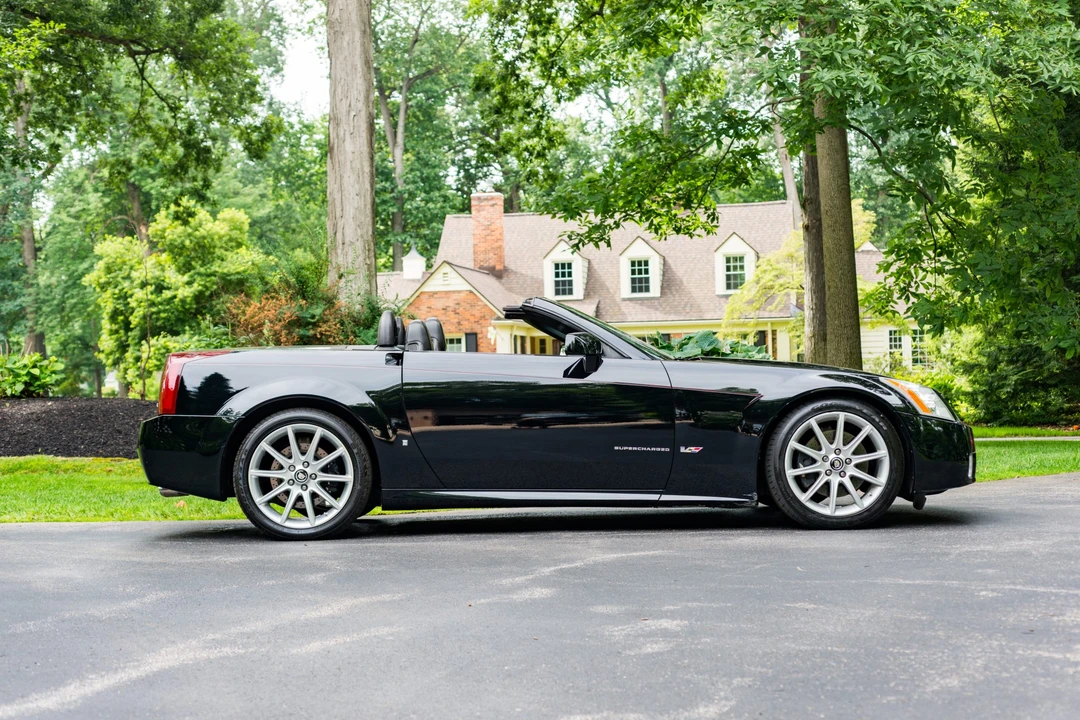 2006 Cadillac XLR-V - Image 3 of 31