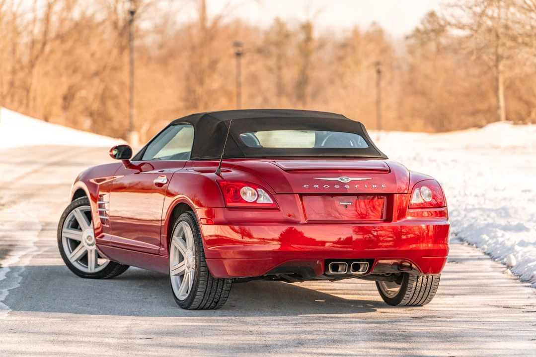 2006 Chrysler Crossfire - Image 27 of 31
