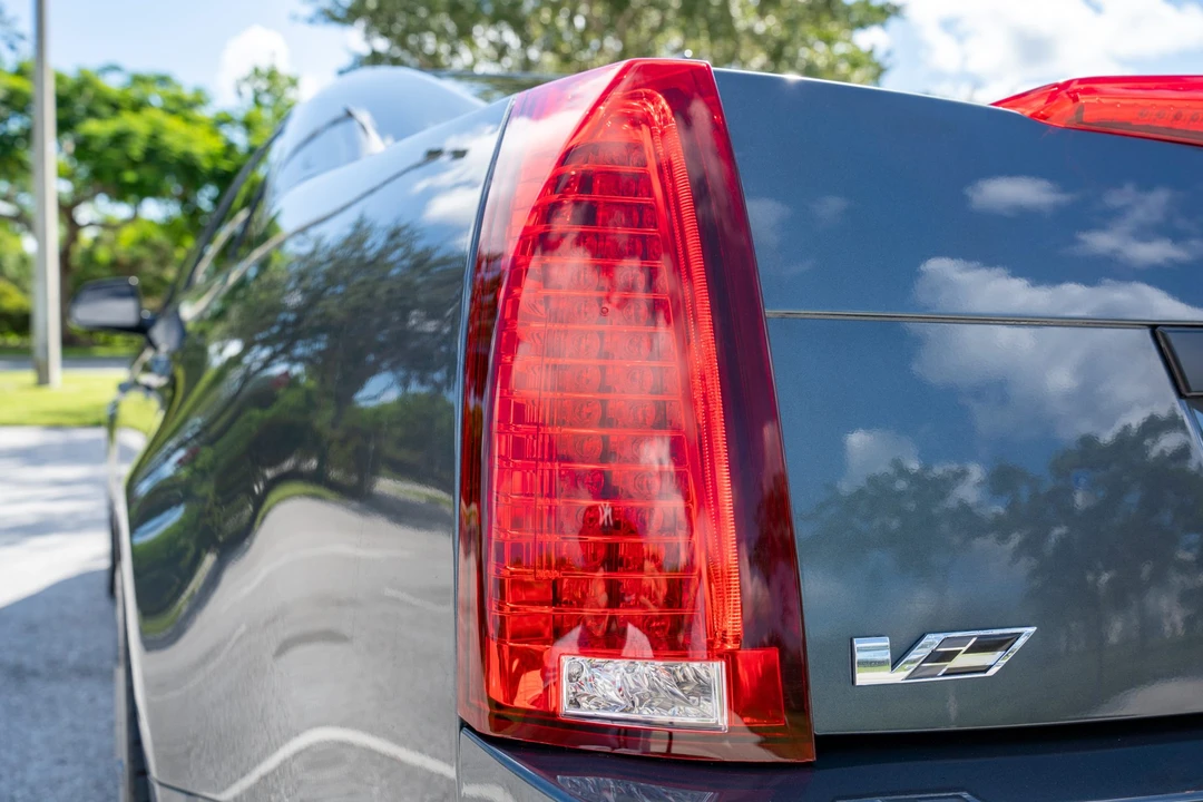 2009 Cadillac CTS-V 2nd Gen - Image 14 of 31