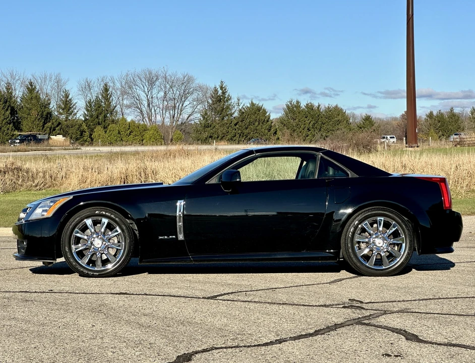 2009 Cadillac XLR - Image 25 of 31