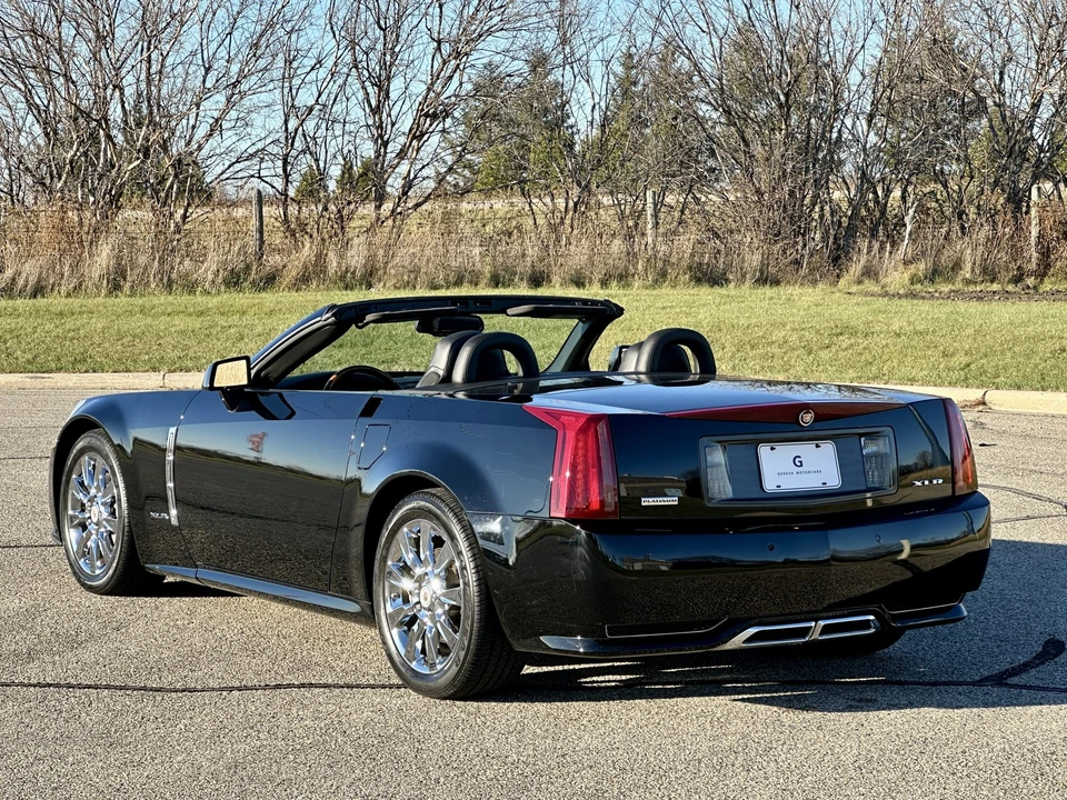 2009 Cadillac XLR - Image 15 of 31