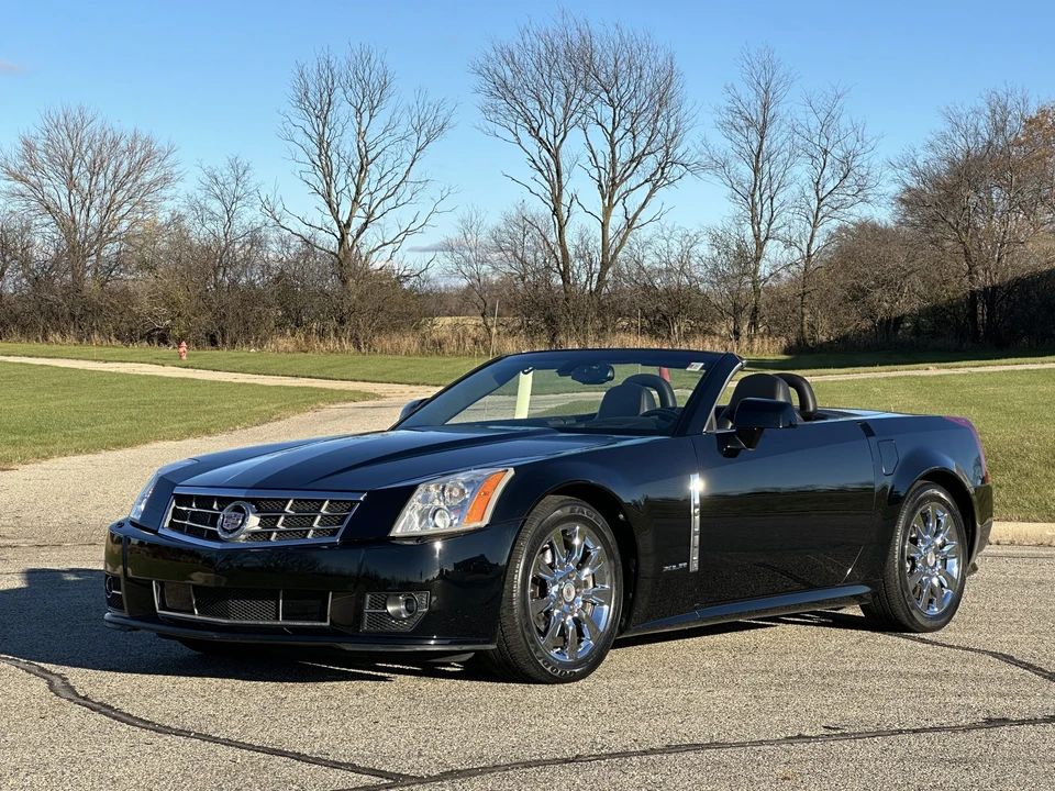 2009 Cadillac XLR - Image 10 of 31