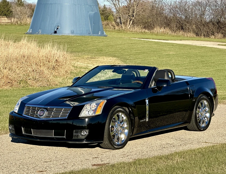 2009 Cadillac XLR - Image 8 of 31