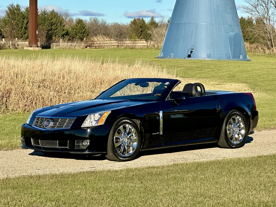 2009 Cadillac XLR - Image 11 of 31