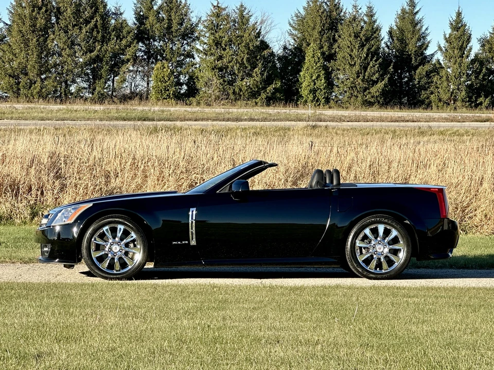 2009 Cadillac XLR - Image 13 of 31