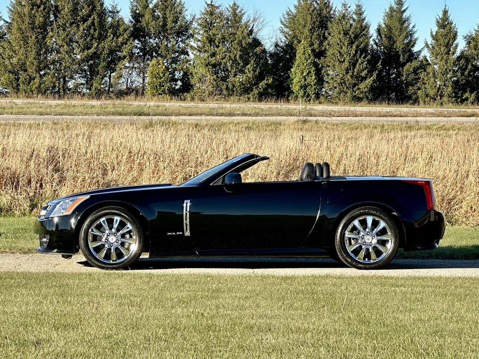 2009 Cadillac XLR - Image 14 of 31