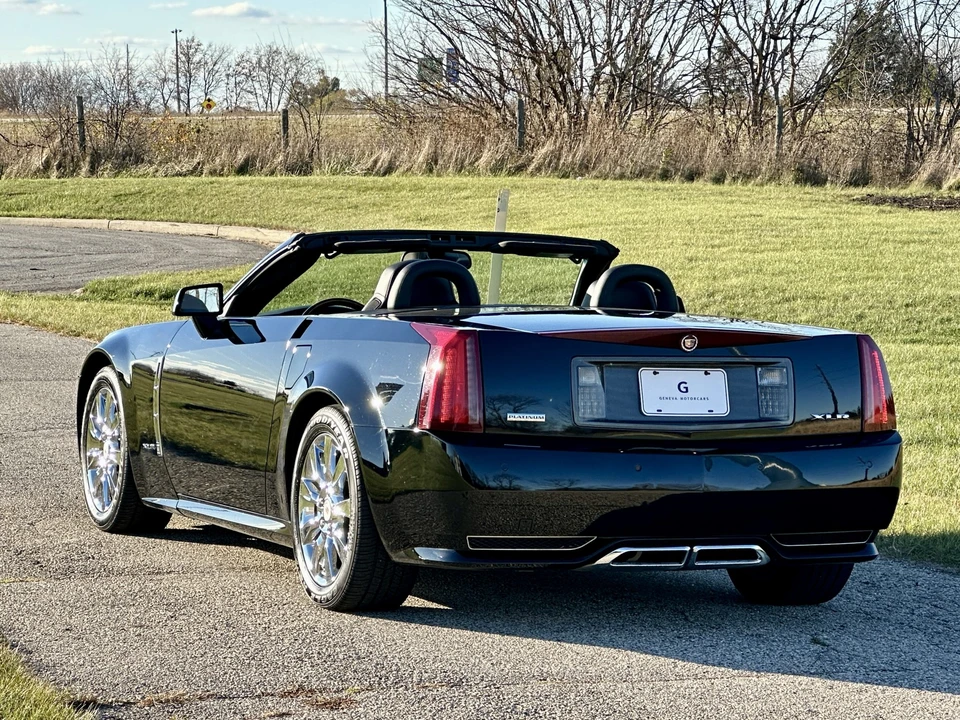 2009 Cadillac XLR - Image 16 of 31