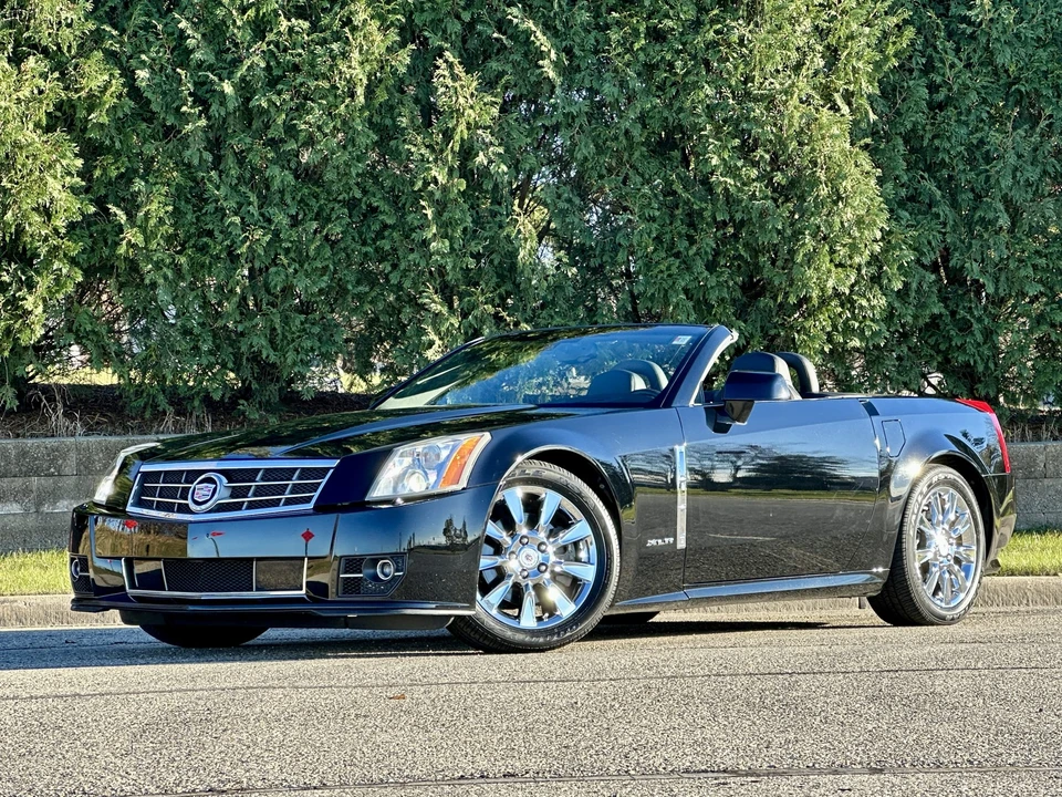 2009 Cadillac XLR - Image 5 of 31