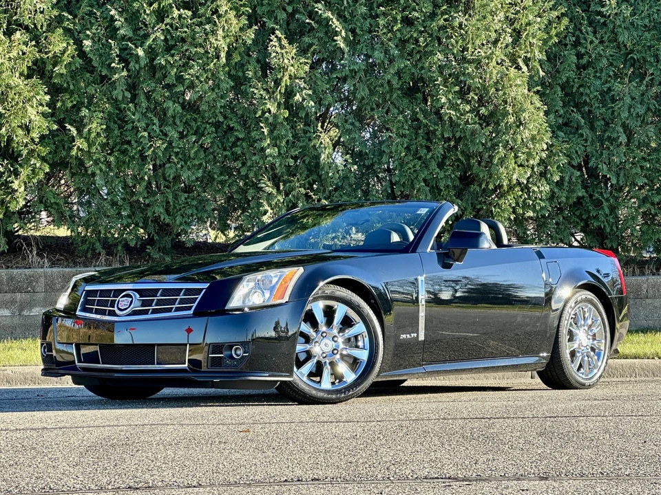 2009 Cadillac XLR - Image 4 of 31