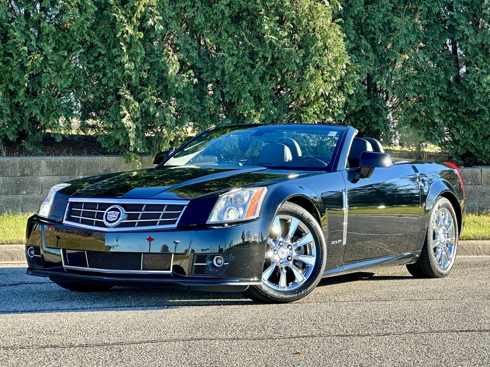 2009 Cadillac XLR - Image 2 of 31