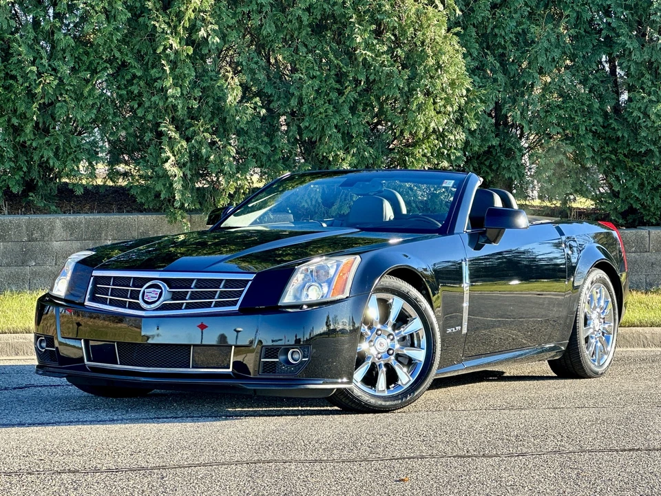 2009 Cadillac XLR - Image 3 of 31