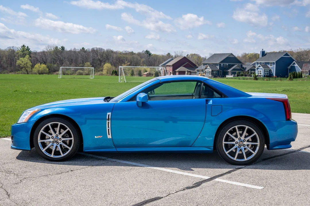 2009 Cadillac XLR-V - Image 9 of 31