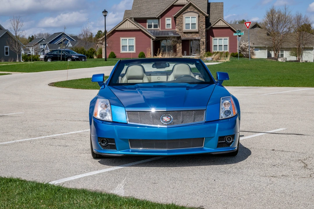 2009 Cadillac XLR-V - Image 12 of 31