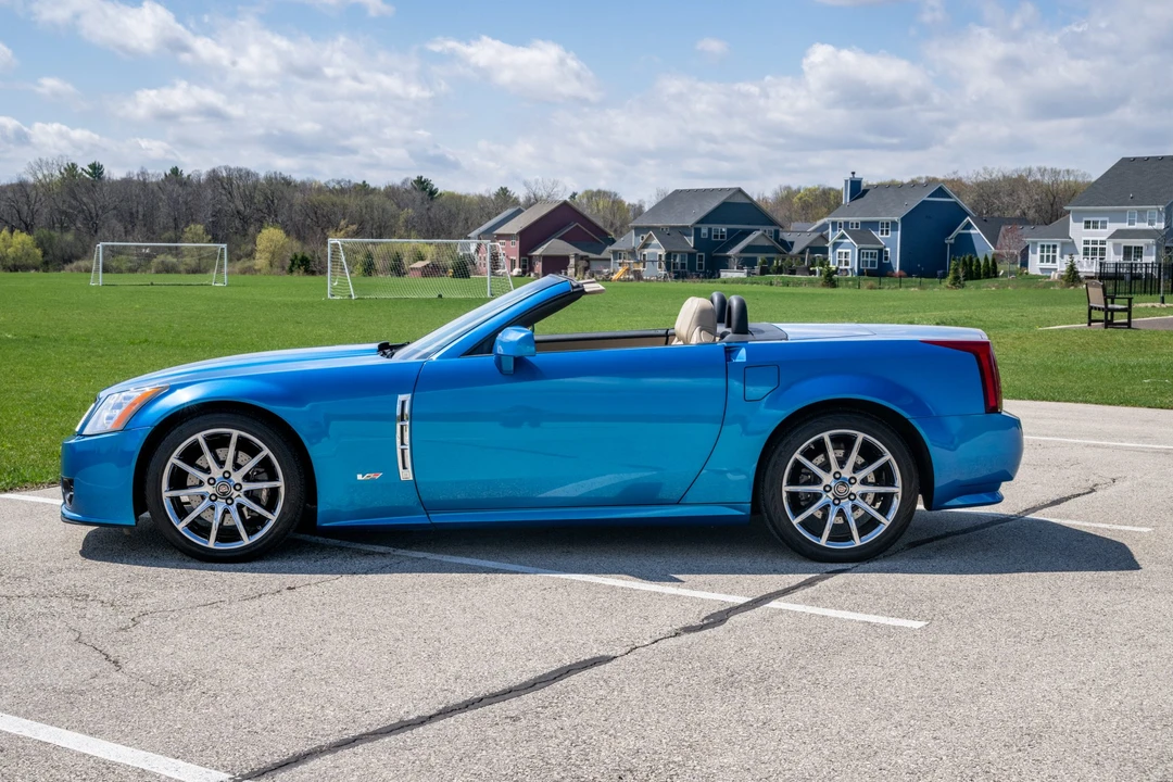 2009 Cadillac XLR-V - Image 18 of 31