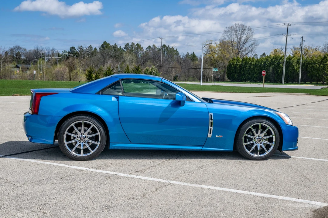 2009 Cadillac XLR-V - Image 5 of 31