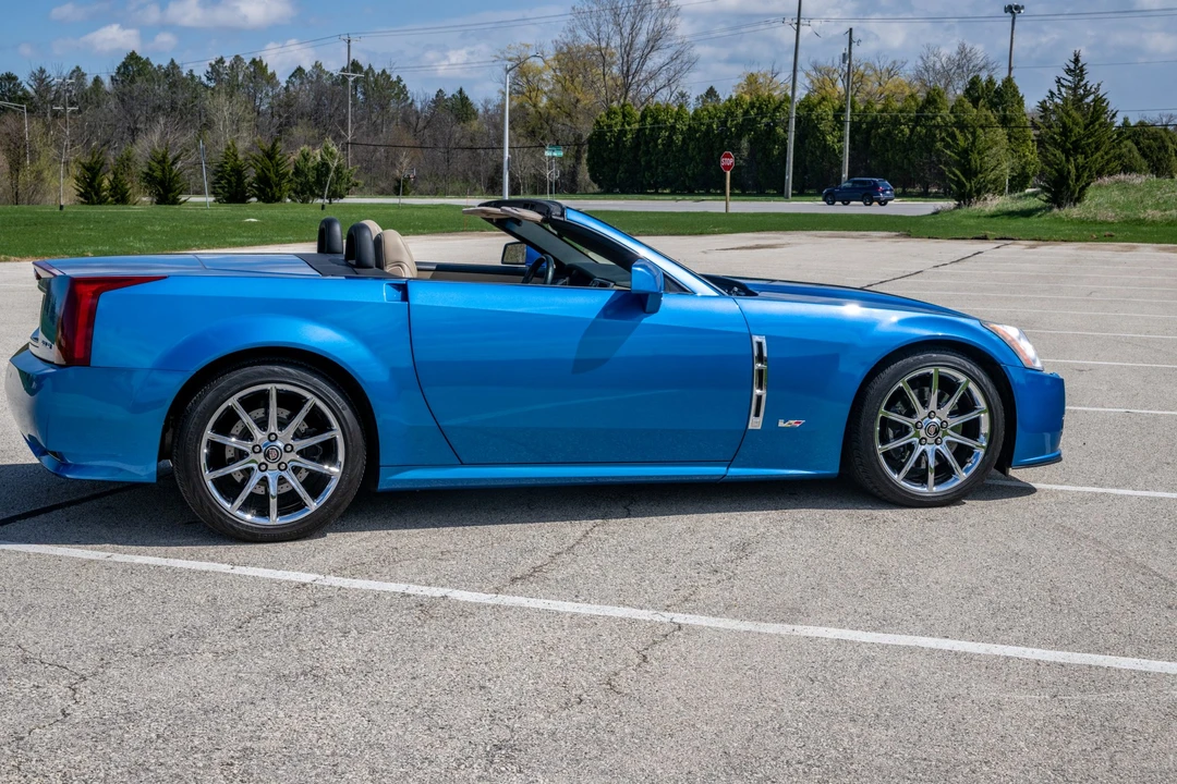 2009 Cadillac XLR-V - Image 14 of 31