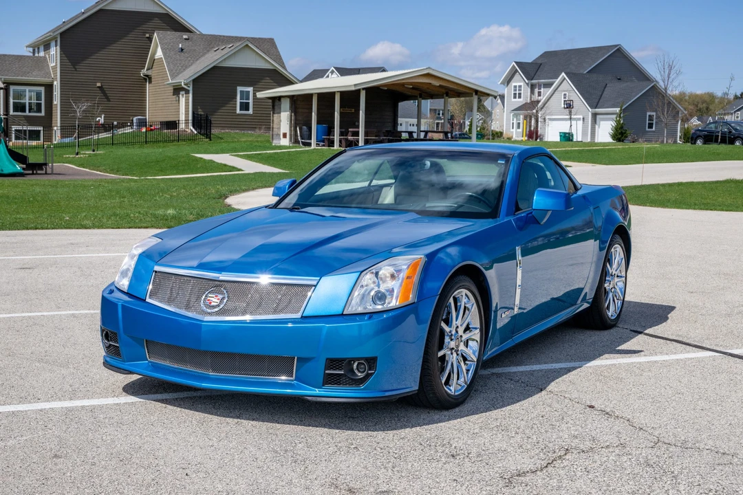 2009 Cadillac XLR-V - Image 2 of 31