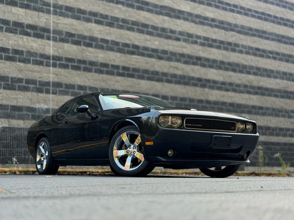 2010 Dodge Challenger 3rd Gen - Image 6 of 31